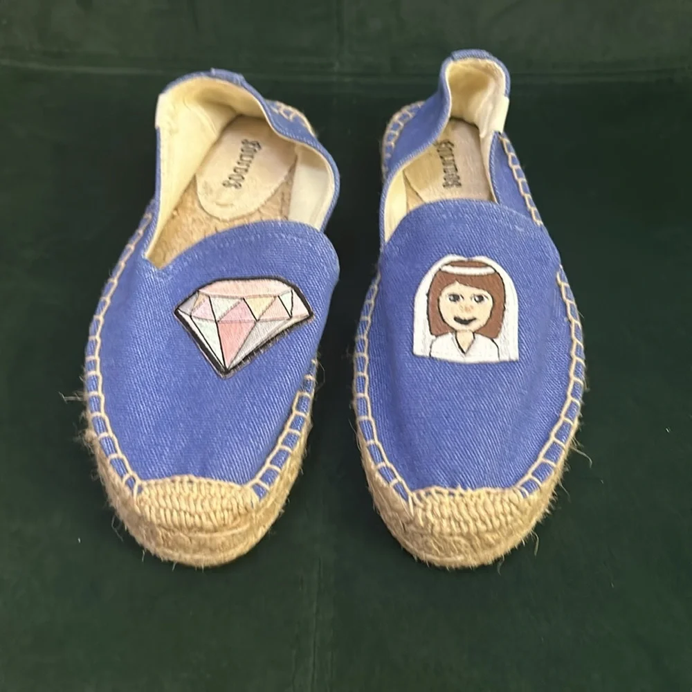 Soludos Blue Canvas Espadrilles with Pink Diamond and Beige Face Patch - size 6